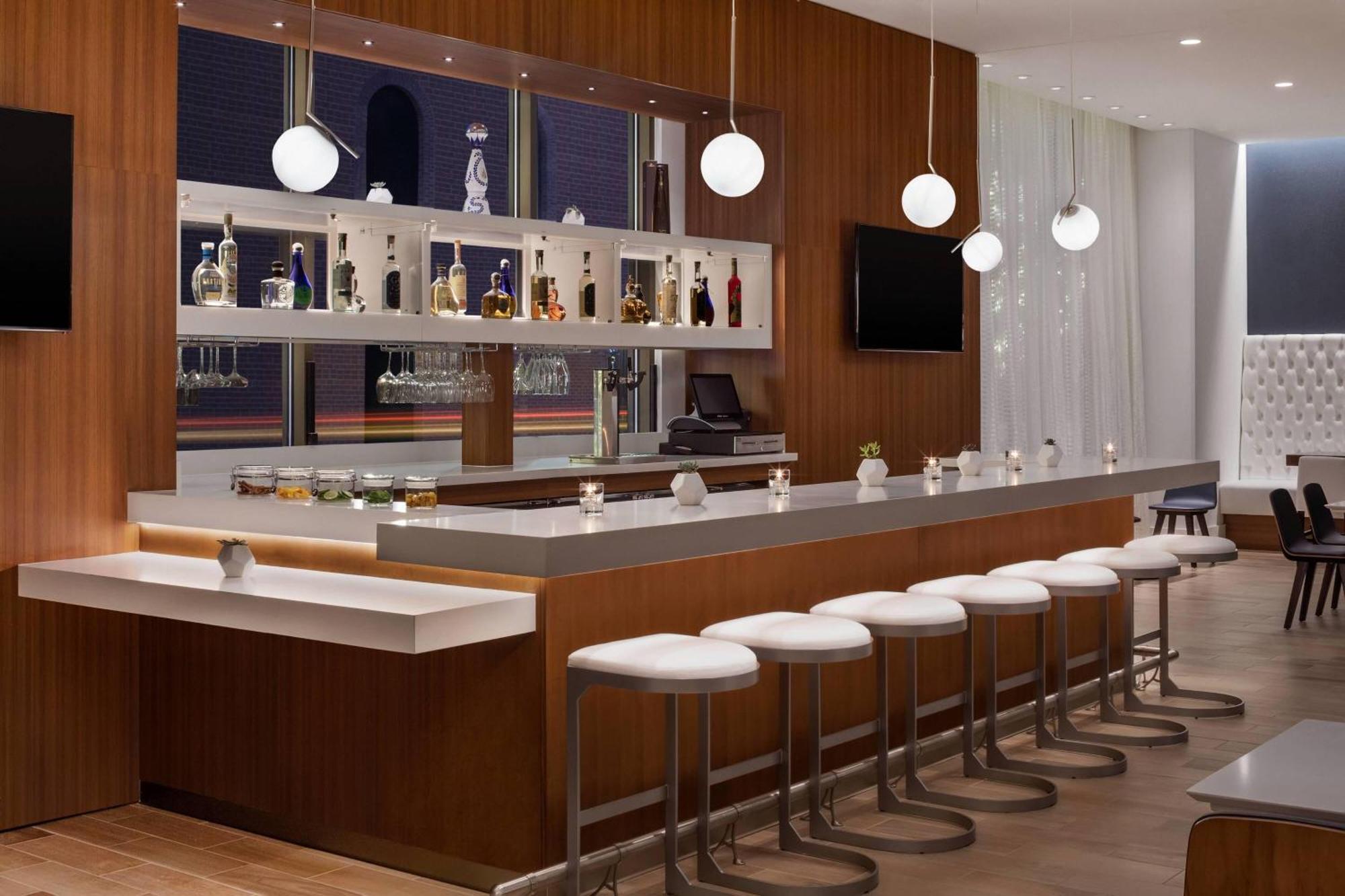 Residence Inn By Marriott Stamford Downtown Экстерьер фото